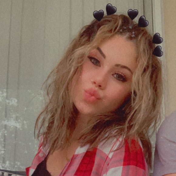 Meet your Posher, Naomi - Picture 1 of 1